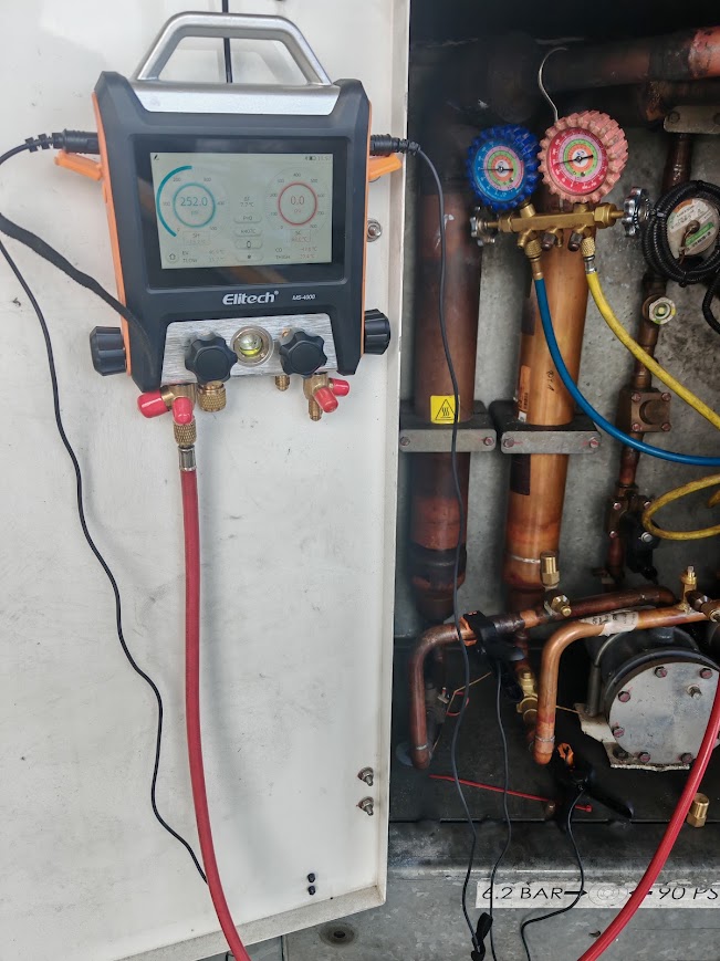 Analizador digital Elitech MS-4000 en circuito de refrigeración